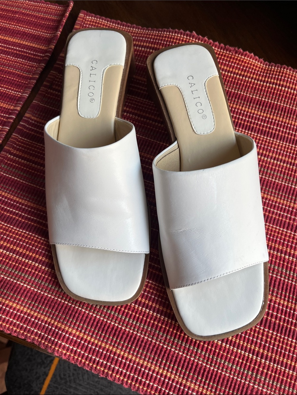 Calicoo Women's White Slide Sandals